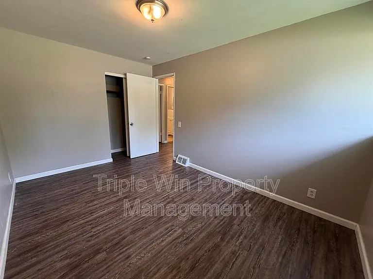 10329 Chesley Dr — Photo 26