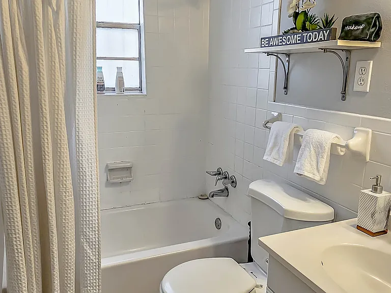 1579 Court Ave #2 — Photo 9