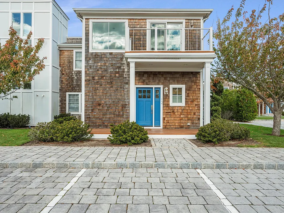 68 Foster Ave #12
