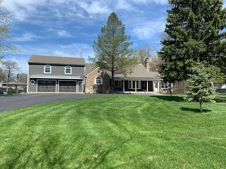 1315 Hilltop Dr — Photo 1