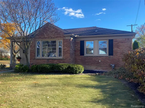 2070 Sheffield Rd, Birmingham, MI 48009