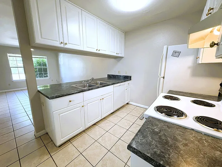 2708 Tess Cir — Photo 5