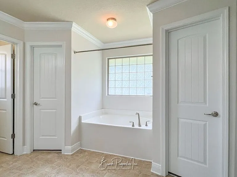 2080 Stennis Dr — Photo 19