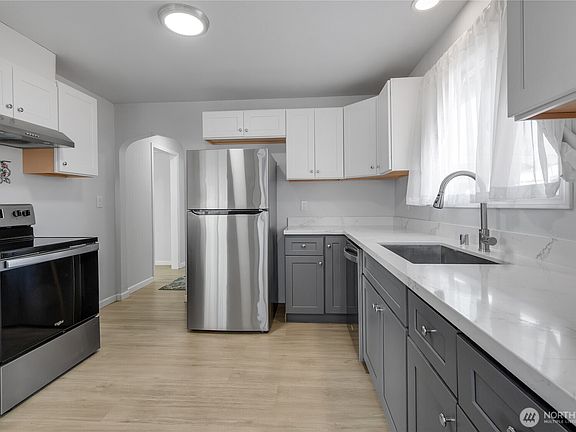 3rd image of 637 Elizabeth Street