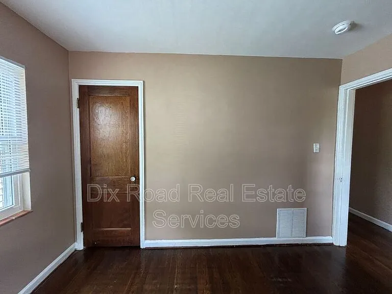 1927 Burroughs Dr — Photo 30