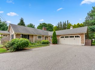 201 Robin Rd, Glastonbury, CT 06033