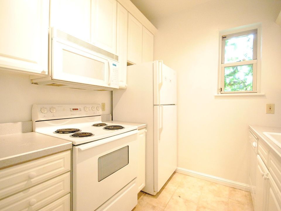 1st image of 810 Russell Blvd #B