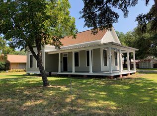 657 S Washington St, La Grange, TX 78945