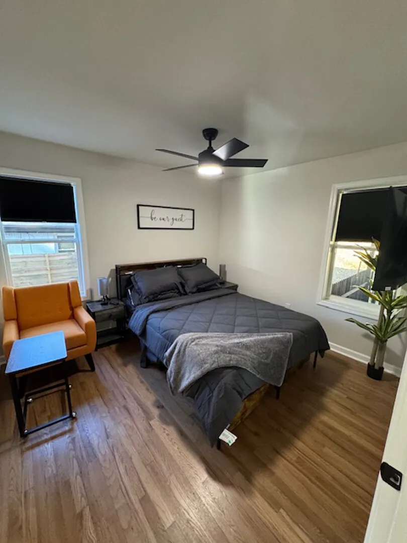 Quaint 3 Bedroom Haven Cozy Retreat in Metro Atl — Photo 2