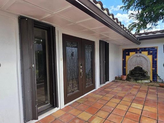 4th image of 690 NW 68TH Avenue
