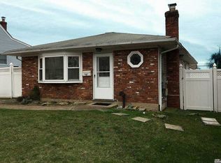 764 S Walnut St, Lindenhurst, NY 11757