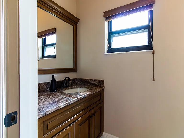5605 SW 11th Ave — Photo 24