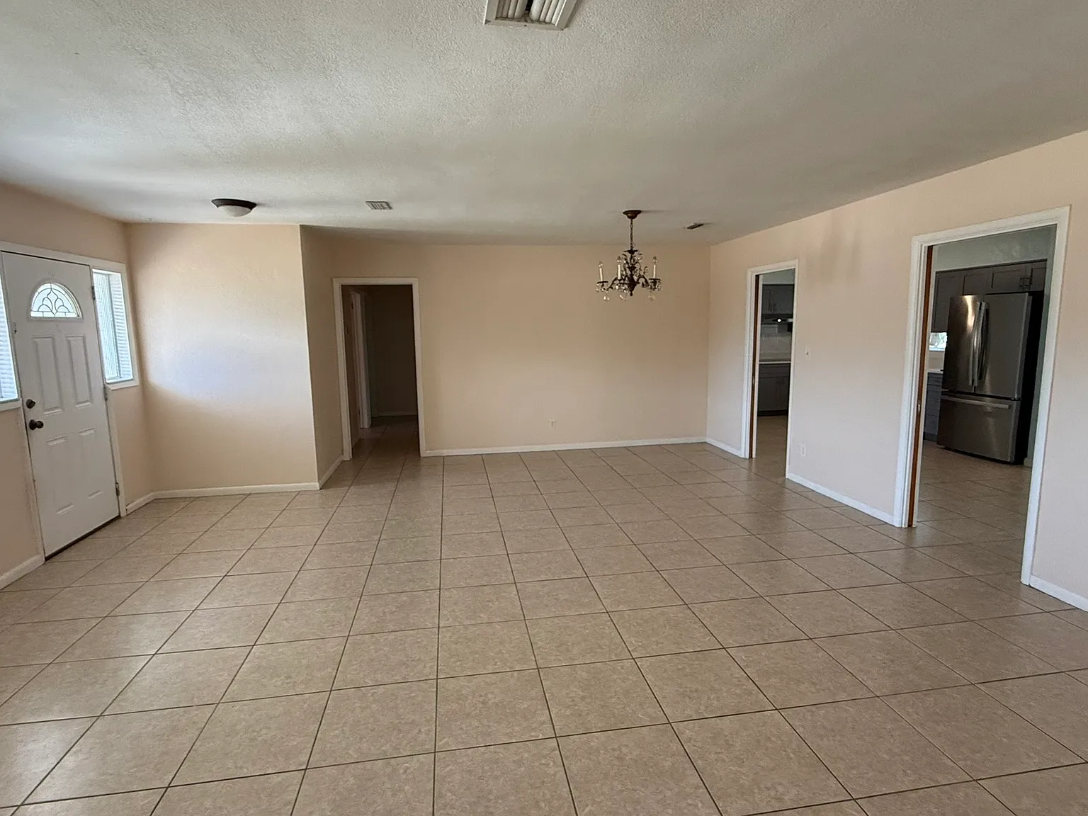 3 bed, 1960 sqft, $3,800 — Photo 3