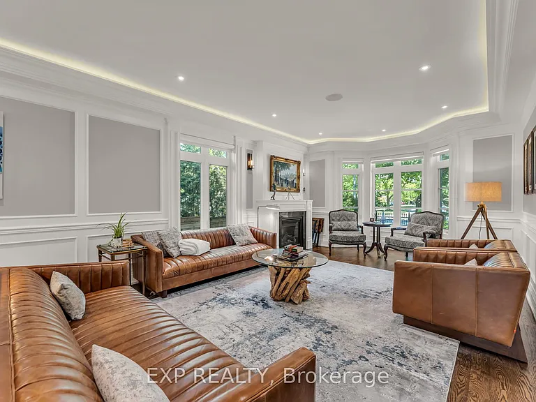 606 Lakeshore Rd W — Photo 8