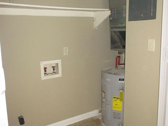 4th image of 119 Cherokee Cir
