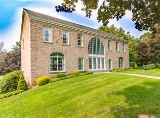 20 Victoria Dr, New Castle, PA 16105