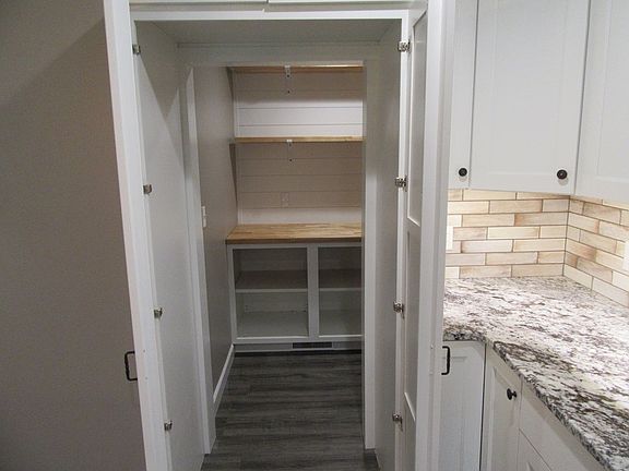 4th image of 207 Green St