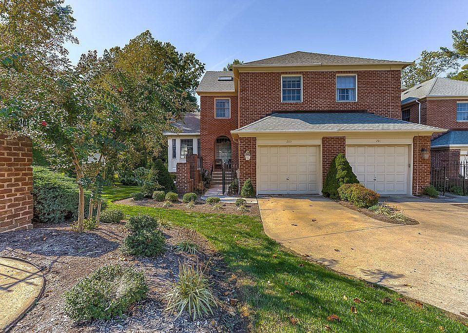 1st image of 203 Wellington Ct
