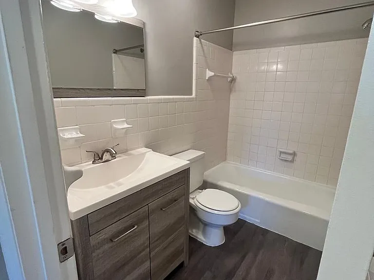 Huntingdon Apartments — Photo 18