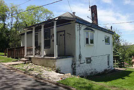 1st image of 324 Grays Ln