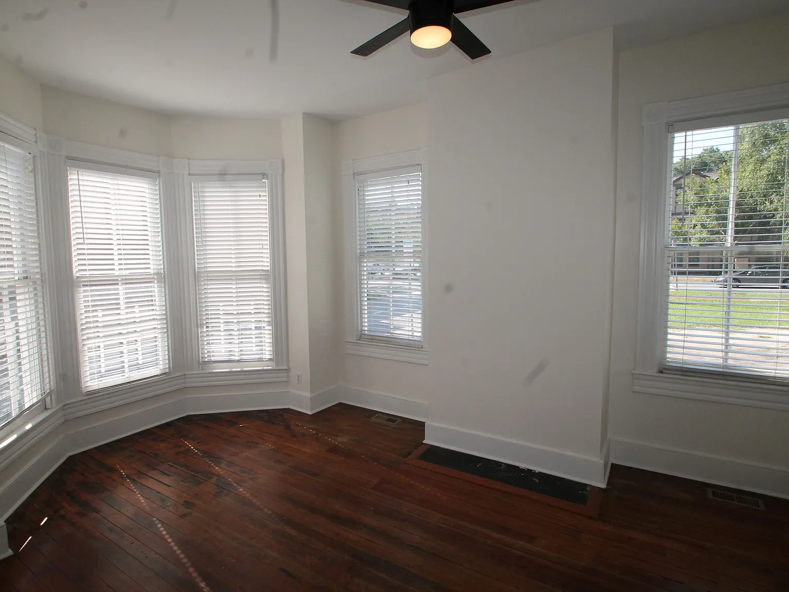 3 bed, 1000 sqft, $1,700 — Photo 2