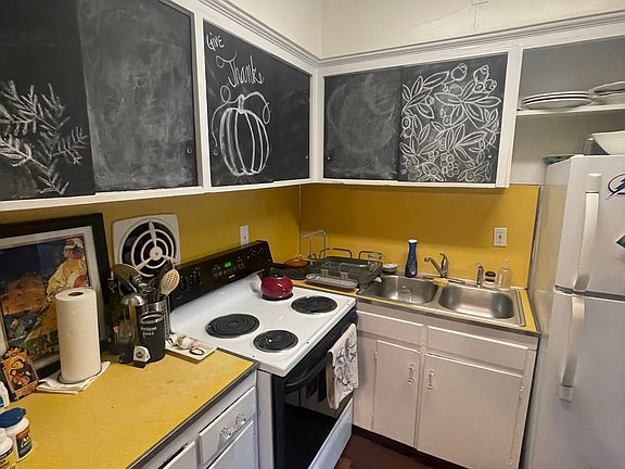 5th image of 134 Danube Ave APT 3