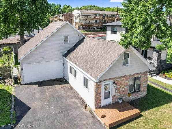 144 Coalmont St, Walled Lake, MI 48390