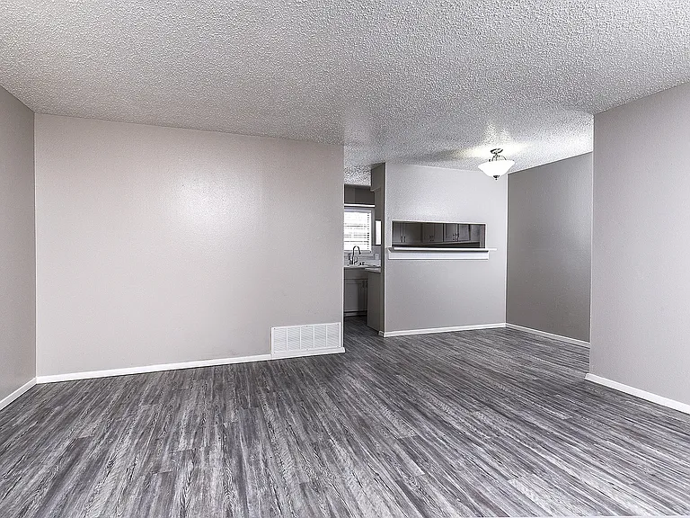 Country Crest Townhomes — Photo 22
