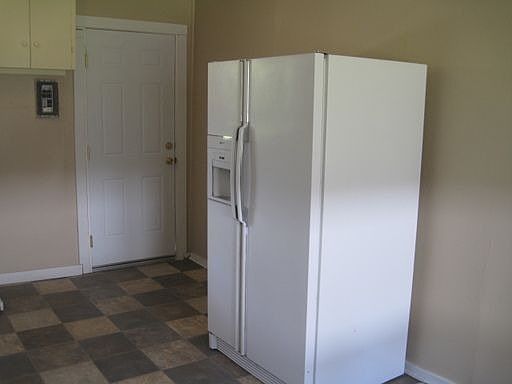 2nd image of 555 N River Rd APT 25