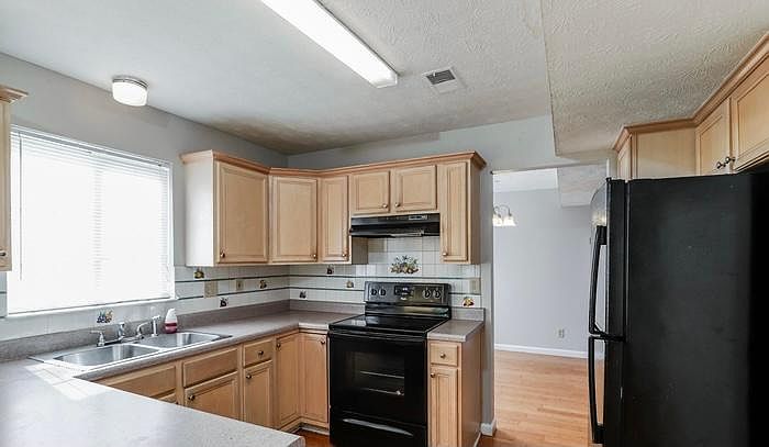 1st image of 49300 Spur Ct #5
