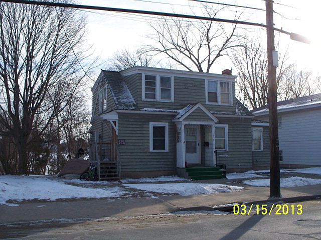 2nd image of 119 N Main St