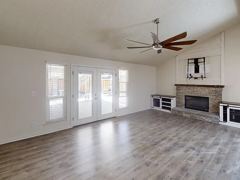 6314 N Barcus Ave — Photo 2