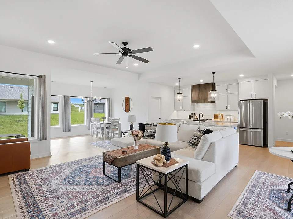 2305 N Traveller Dr