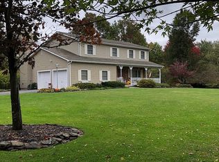 19 River Glen Rd, Wallkill, NY 12589