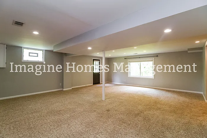 7922 Forest Rd — Photo 16