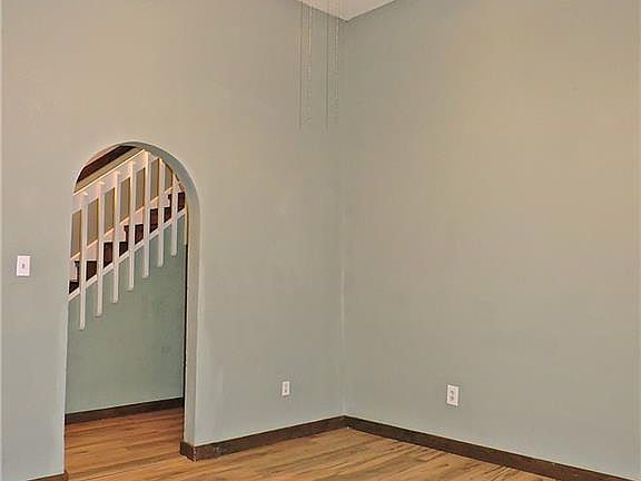 4th image of 1624 Burnett Ave