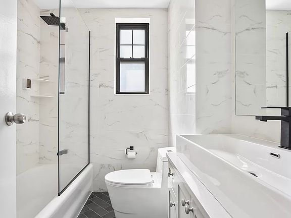4th image of 23 W 73rd St #1405A
