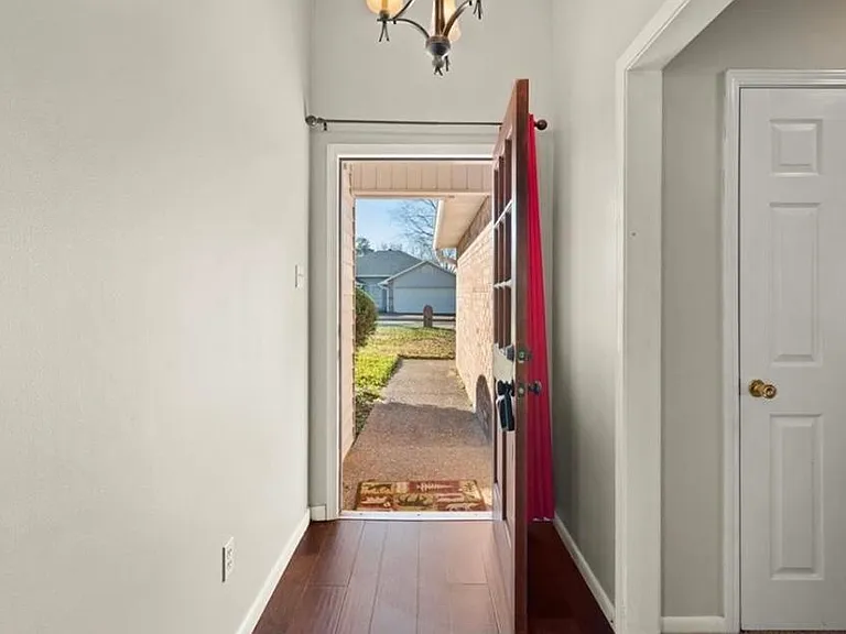 6026 Cambridge Dr — Photo 17