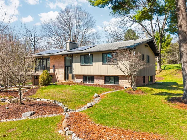 2776 Daleview Dr, Ann Arbor, MI 48105