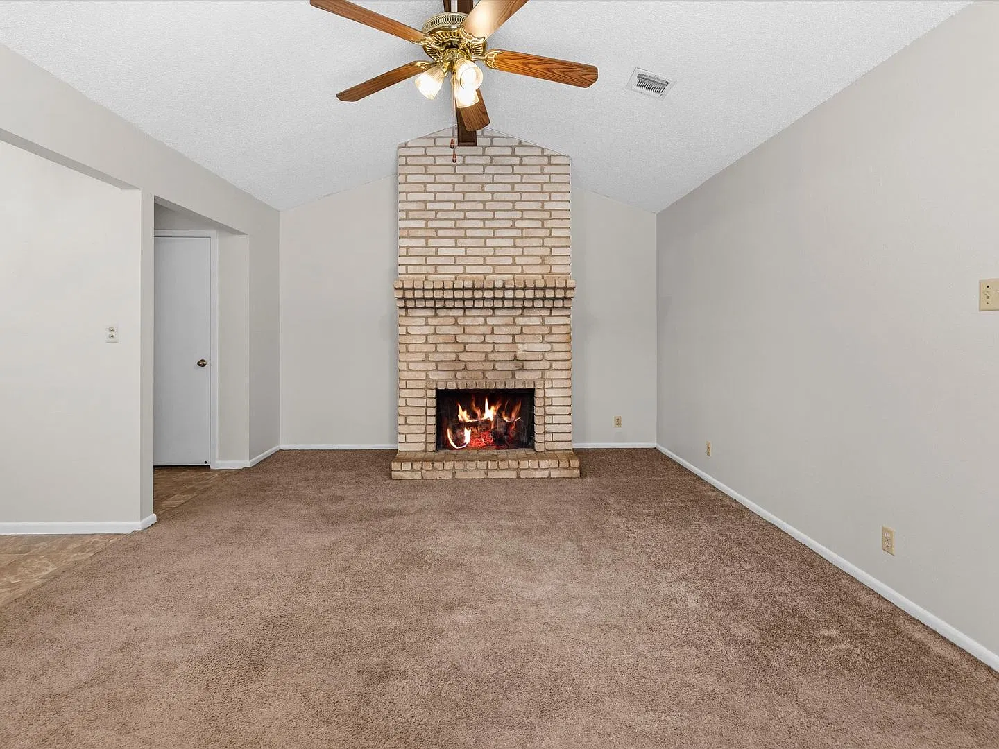 Brentwood Oaks Subdivision — Photo 4