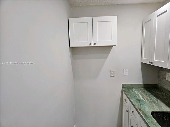 4th image of 813 NE 11th Ave #2