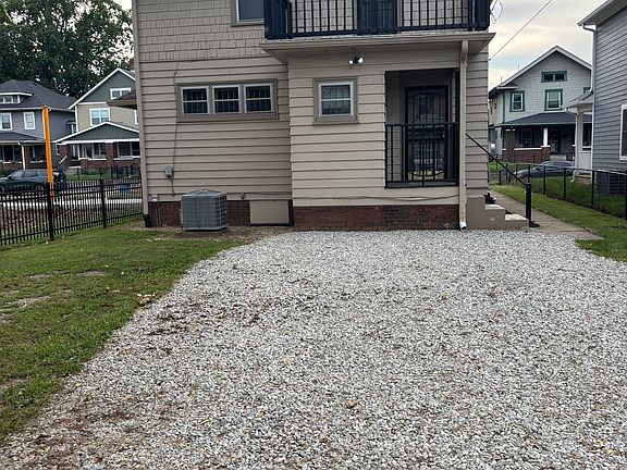 4th image of 2937 N Park Ave