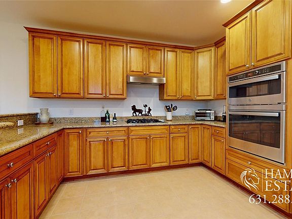 5th image of 73 Samantha Cir