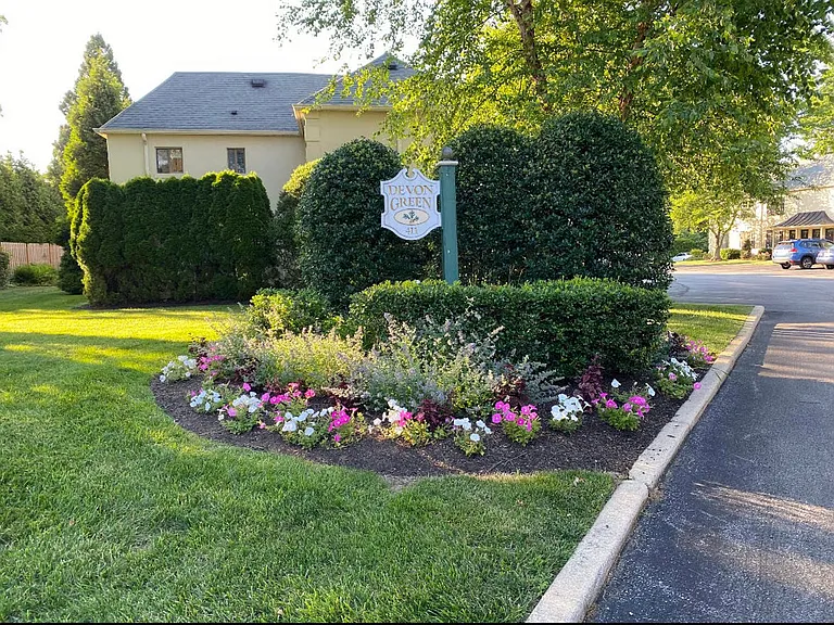 411 W Conestoga Rd — Photo 1
