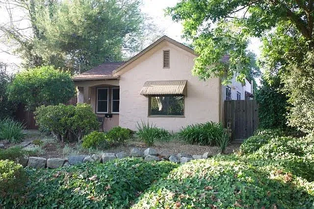 3 bed, 1222 sqft, $4,590 — Photo 2