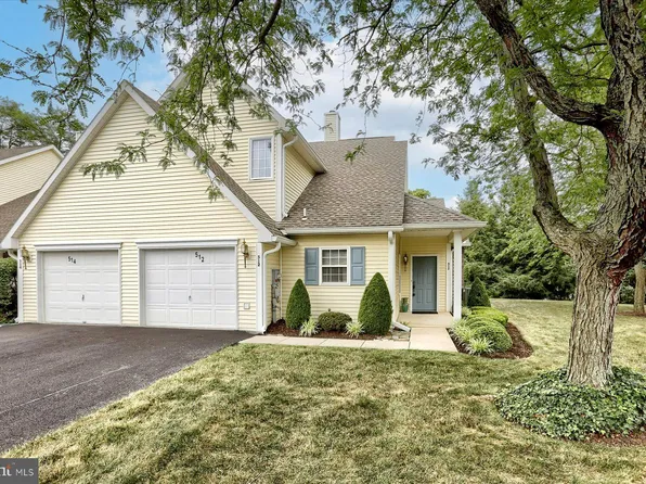 512 Brighton Pl, Mechanicsburg, PA 17055