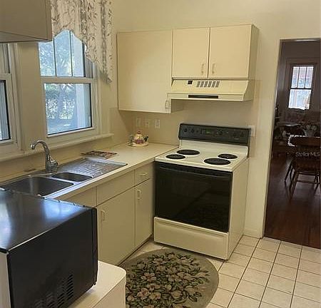 4th image of 410 N Orange Ave