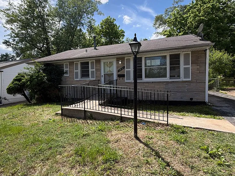 1831 Engelholm Ave — Photo 1