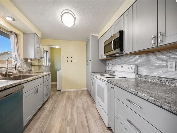 2nd image of 1121 Ione Dr