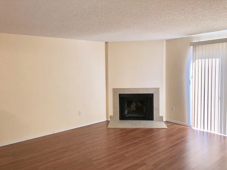 Auburn 4-Plex — Photo 9